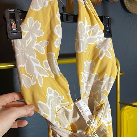 Cupshe Yellow and White One Piece Swimsuit with Tropical Print - Picture 6 of 8